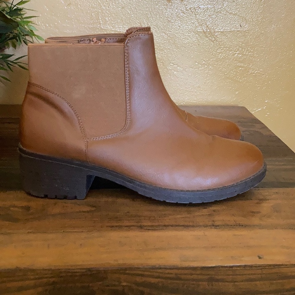 Bella Marie brown boots/Low heals